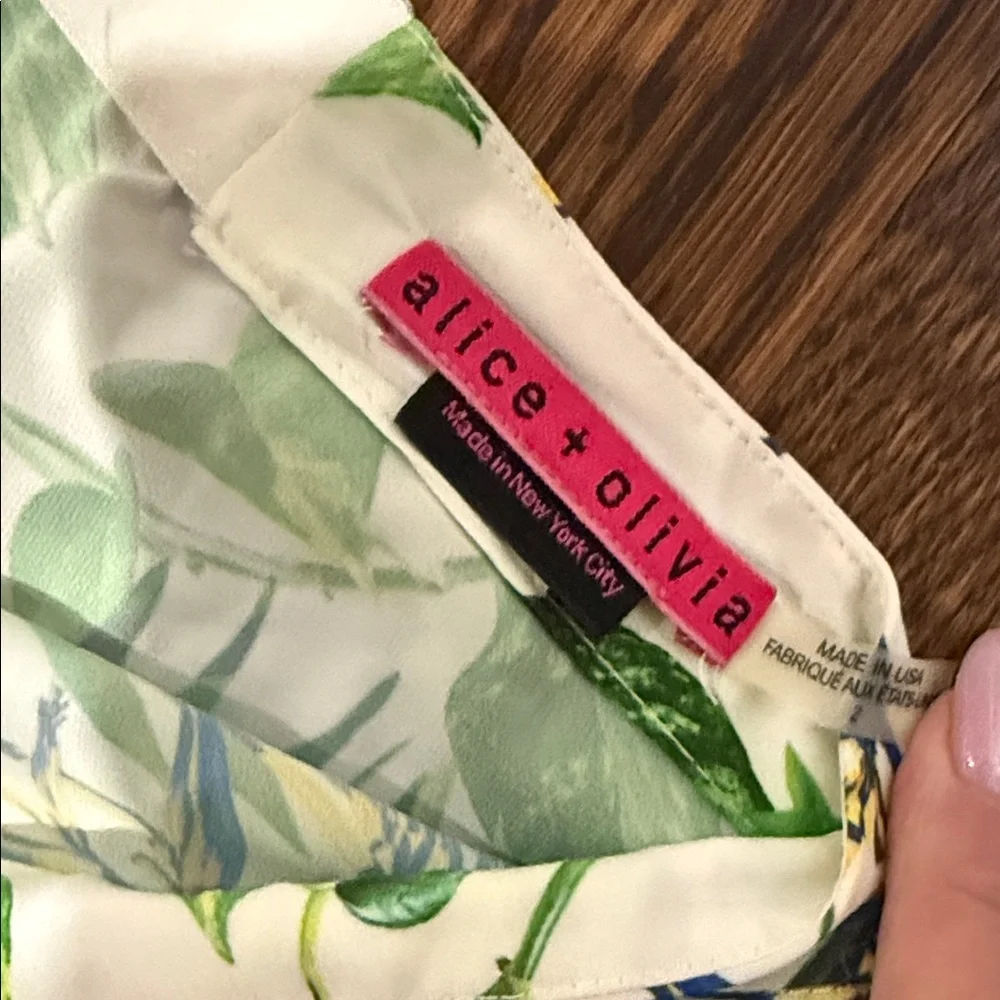 Alice + Olivia White Tropical Print Pants with Green & Yellow Foliage - Picture 2 of 4